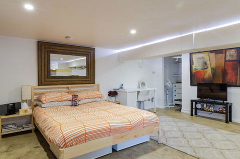 Modern & Homely Comfort - Australian Directory 0