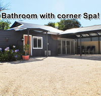 MODERN  LUXURIOUS WITH SPA BATH - Australian Directory
