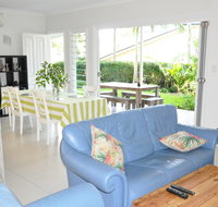 MODERN 3 BEDROOM APARTMENT IN TRADITIONAL QUEENSLANDER  PATIO LEAFY YARD POOL - Australian Directory