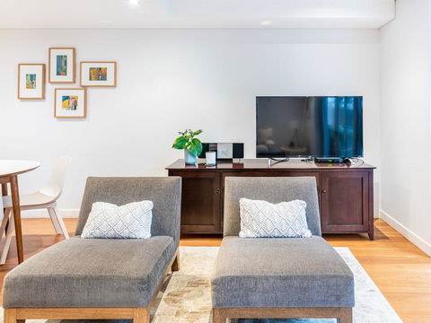 Modern Apartment With Large Courtyard And Short Walk To Bondi Beach - Australian Directory 2