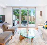 Modern apartment with large courtyard and short walk to Bondi Beach - Australian Directory