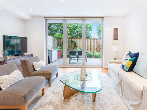 Modern Apartment With Large Courtyard And Short Walk To Bondi Beach - Australian Directory 0
