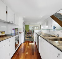 Modern Brisbane City Penthouse - Australian Directory