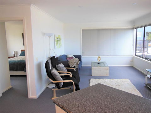 Modern Hobart Apartment With Stunning Views - Australian Directory 3
