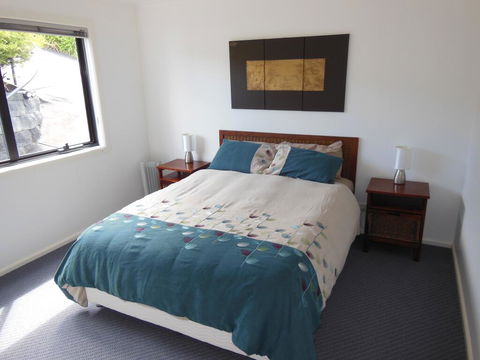 Modern Hobart Apartment With Stunning Views - Australian Directory 1