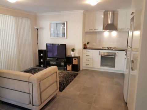 Modern Neat Convenient Apartment Close To Airport - Australian Directory 1