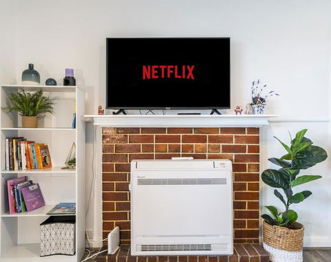 Moonah House-10 Mins To CBD & MONA, 4BR, 2 BATH, Great View, Park 3 Cars, Sleep 11, King Bed, En-suite - Australian Directory 3