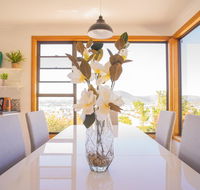 Moonah House-10 mins to CBD  MONA 4BR 2 BATH great view park 3 cars sleep 11 king bed en-suite - Australian Directory