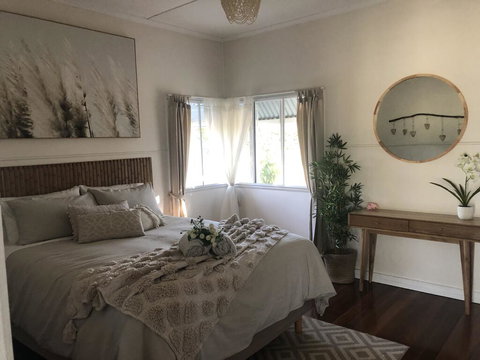 Moongalba Cottage - Australian Directory 1