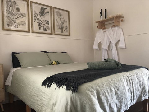 Moongalba Cottage - Australian Directory 2