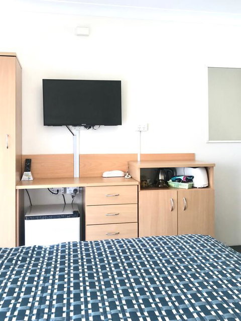 Motel 617 - Australian Directory 3