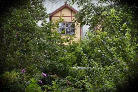 Mountain Lodge - Australian Directory 1