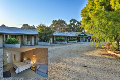 Mountain View Motor Inn & Holiday Lodges - Australian Directory 2