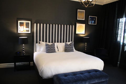 Mrs Banks Hotel - Australian Directory 0