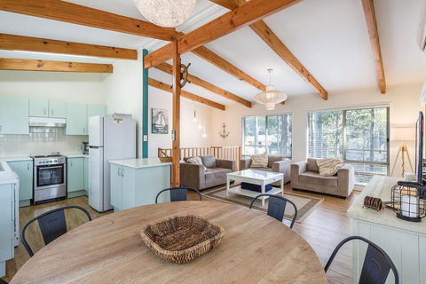 Mystery Bay Retreat - Australian Directory 2