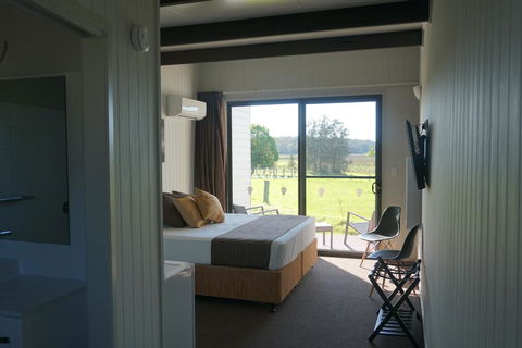 Narangba Motel (formerly Brisbane North B&B And Winery) - Australian Directory 1