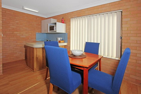 NARRAWALLEE RETREAT - Australian Directory 3