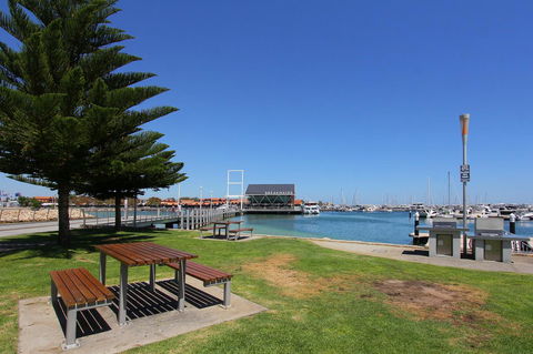 Hillarys Marina Apartment - Australian Directory 41