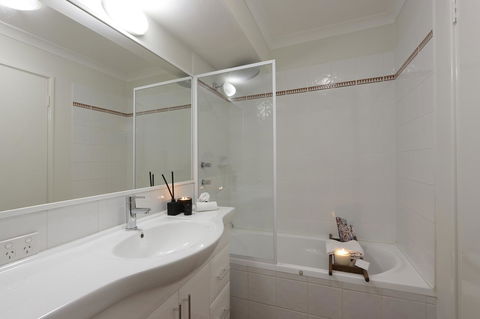 Hillarys Marina Apartment - Australian Directory 28