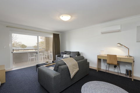 Hillarys Marina Apartment - Australian Directory 6