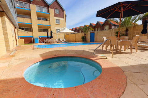 Hillarys Marina Apartment - Australian Directory 34