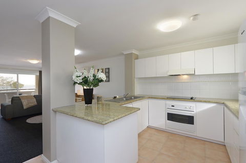 Hillarys Marina Apartment - Australian Directory 16