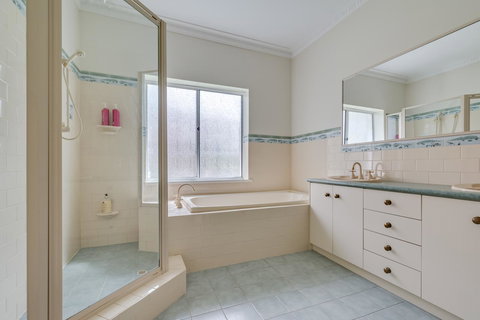 Serpentine Rose - Australian Directory 12