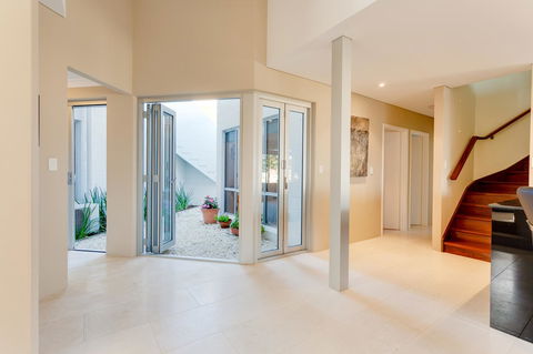 Cottesloe Contemporary Villa - Australian Directory 11