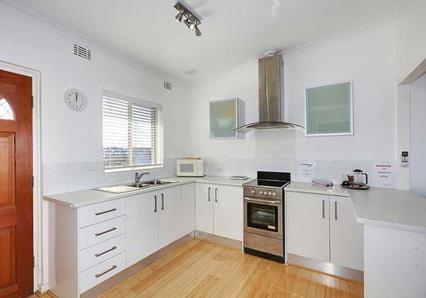 Summer Breeze - Holiday Or Business Apartment - Australian Directory 6