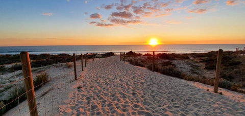 Summer Breeze - Holiday Or Business Apartment - Australian Directory 14