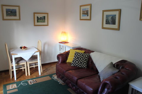 Jacaranda Hideaway Bed & Breakfast - Australian Directory 6