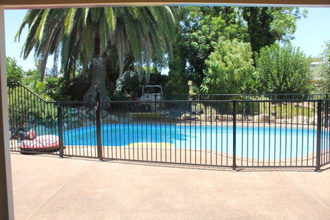Jacaranda Hideaway Bed & Breakfast - Australian Directory 9