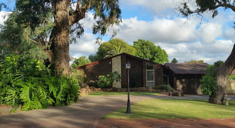 Jacaranda Hideaway Bed & Breakfast - Australian Directory 16