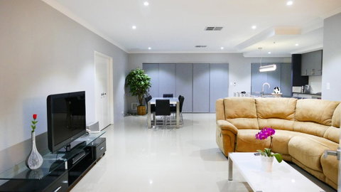 Rainbow Dream House - Australian Directory 9