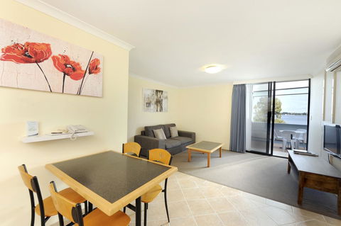 Lodestar Waterside Apartments - Australian Directory 21
