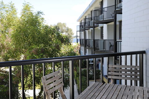 Lodestar Waterside Apartments - Australian Directory 36