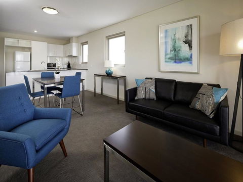 Baileys Serviced Apartments - Australian Directory 13