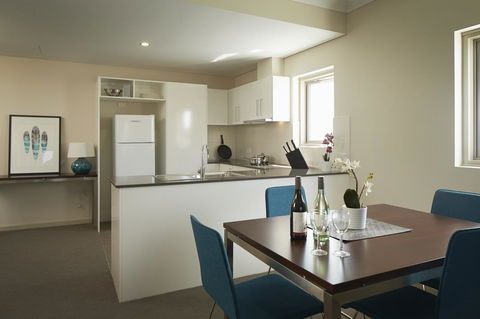 Baileys Serviced Apartments - Australian Directory 8