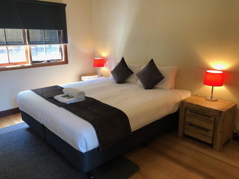 Riverglen Chalets - Australian Directory 25