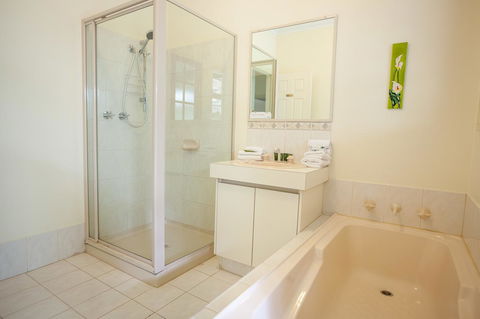 Riverglen Chalets - Australian Directory 23