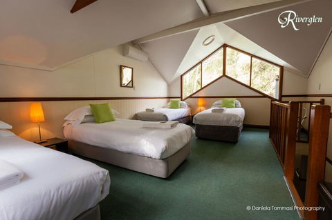 Riverglen Chalets - Australian Directory 34