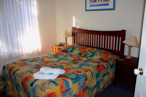 Bayside Villas - Australian Directory 25