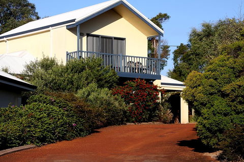 Bayside Villas - Australian Directory 24