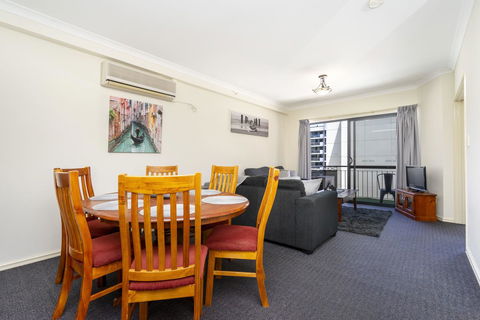 Oversized Eastend Sleeps 6 Free PARKING+POOL WIFI - Australian Directory 5