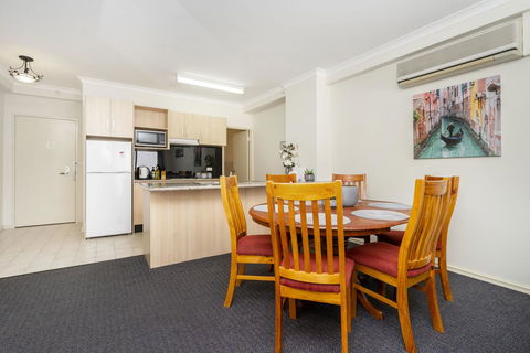 Oversized Eastend Sleeps 6 Free PARKING+POOL WIFI - Australian Directory 9