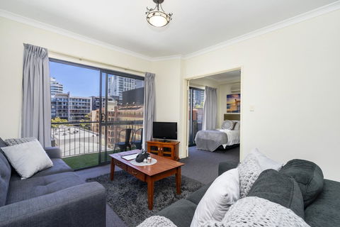 Oversized Eastend Sleeps 6 Free PARKING+POOL WIFI - Australian Directory 0