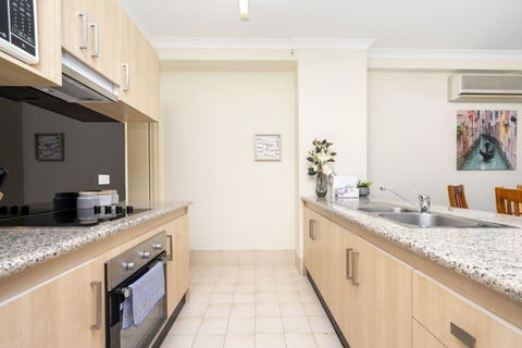 Oversized Eastend Sleeps 6 Free PARKING+POOL WIFI - Australian Directory 35