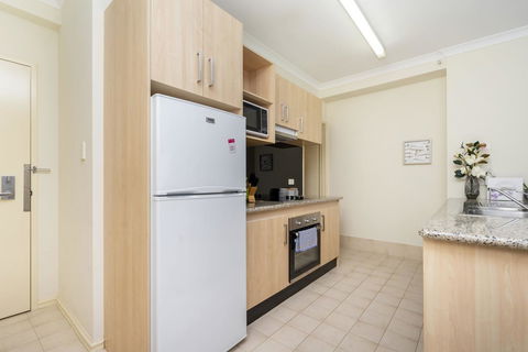Oversized Eastend Sleeps 6 Free PARKING+POOL WIFI - Australian Directory 17