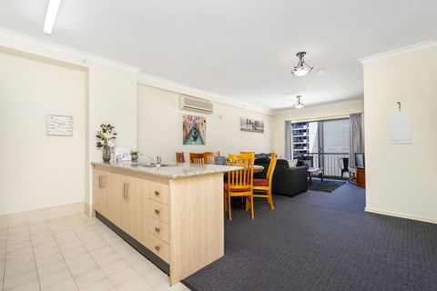 Oversized Eastend Sleeps 6 Free PARKING+POOL WIFI - Australian Directory 2
