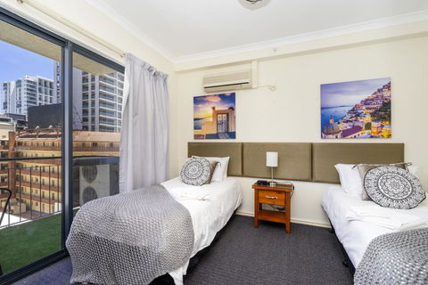 Oversized Eastend Sleeps 6 Free PARKING+POOL WIFI - Australian Directory 1